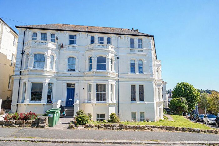 2 Bedroom Flat For Sale In Holmesdale Gardens, Hastings, TN34