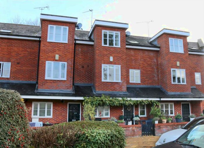 3 Bedroom Town House To Rent In Abingdon On Thames, OX14