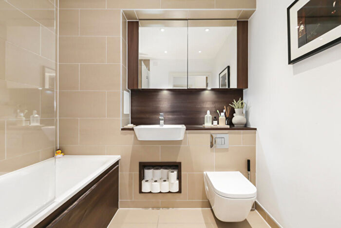 2 Bedroom Apartment To Rent In Queensland Road, London, N7