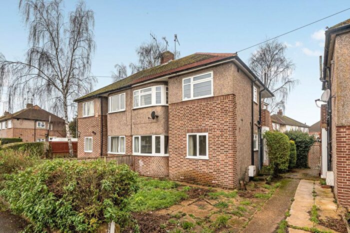 2 Bedroom Apartment For Sale In Park Road, Kingston Upon Thames, KT2