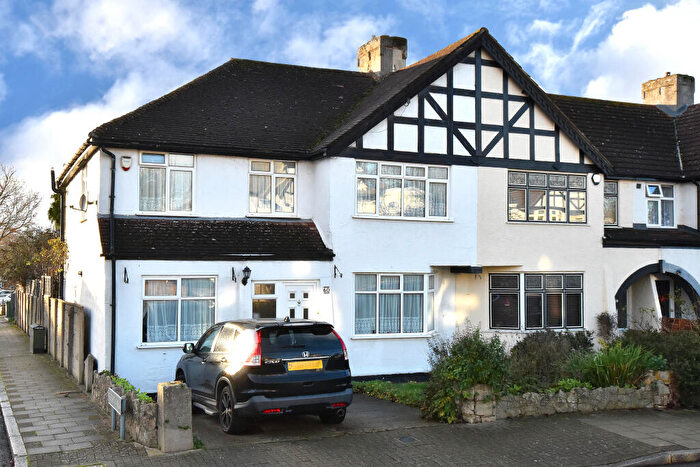 3 Bedroom End Of Terrace House For Sale In Sunray Avenue Bromley, BR2