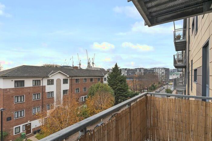 2 Bedroom Flat To Rent In Kings Quarter, Copenhagen Street, King's Cross, London, N1