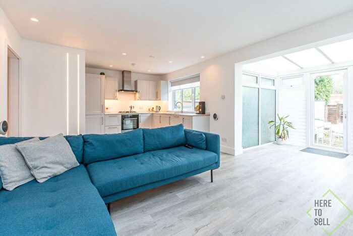 2 Bedroom Flat To Rent In Petworth Road, North Finchley, London, N12