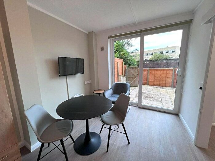 1 Bedroom Flat To Rent In , - Wells Road, Bath, Somerset, BA2
