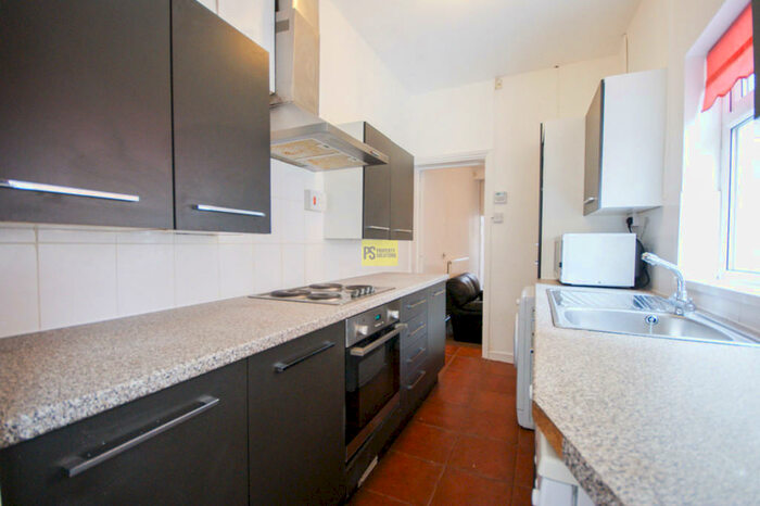 3 Bedroom Terraced House To Rent In Luton Road - Bath Student Property, B29