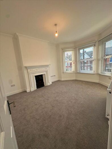 3 Bedroom Flat To Rent In Temple Road, London, NW2