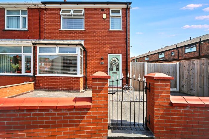 3 Bedroom Semi-Detached House For Sale In Queensway, Ince, WN2
