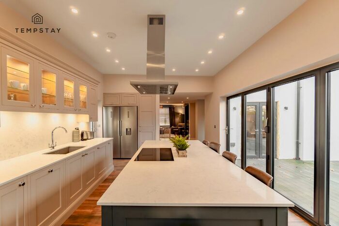 4 Bedroom Detached House To Rent In Eton Wick Road, Windsor, SL4