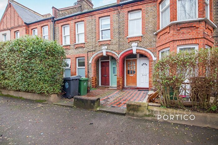 2 Bedroom Flat To Rent In Harris Street, London, E17