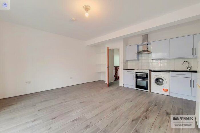 2 Bedroom Flat To Rent In Lea Bridge Road, Leyton, E10