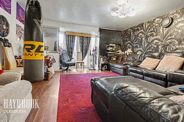 3 Bedroom Town House For Sale In Payler Close, Sheffield, S2