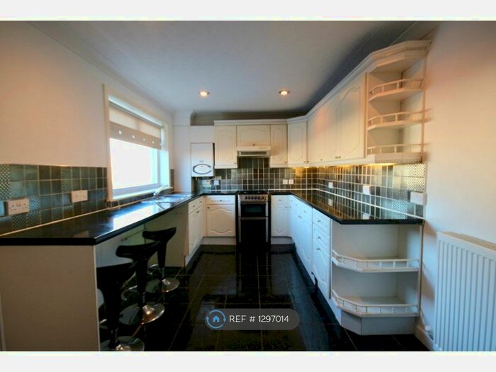 2 Bedroom Semi-Detached House To Rent In Hillshaw Green, Bourtreehill South, Irvine KA11