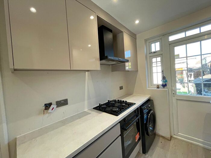 4 Bedroom Semi-Detached House To Rent In Penbury Road, Southall, UB2