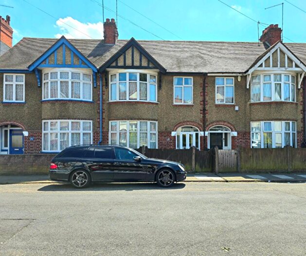 3 Bedroom Terraced House For Sale In Balmoral Road, Kingsthorpe, Northampton, NN2