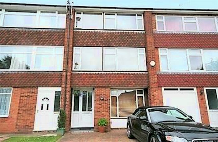 4 Bedroom Property To Rent In Mallard Close, New Barnet, Barnet, EN5
