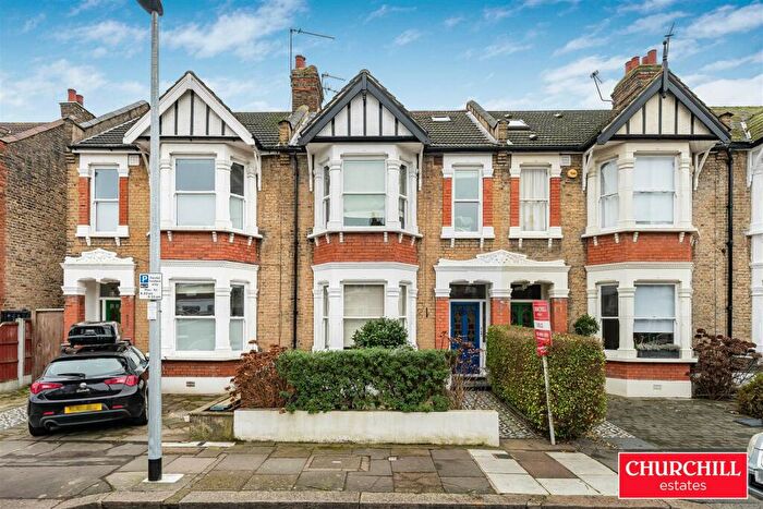 2 Bedroom Flat For Sale In Dover Road, Aldersbrook, E12