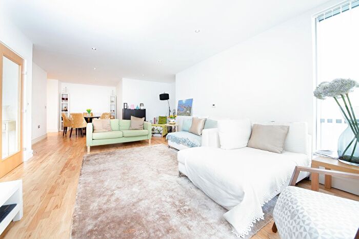 3 Bedroom Flat To Rent In Dowells Street, London, SE10