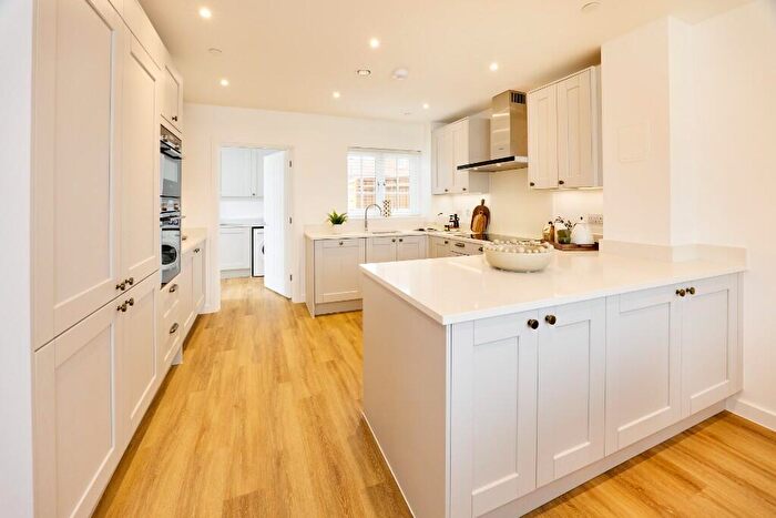 5 Bedroom Detached House For Sale In Clayhill Road, Burghfield Common, RG7