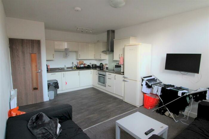4 Bedroom Private Hall To Rent In Flat, Pitt Street, Lancaster, LA1