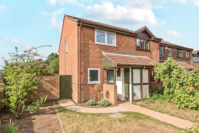 2 Bedroom End Of Terrace House For Sale In Walton Park Lane, Walton On Thames, KT12