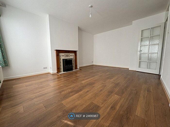 2 Bedroom Maisonette To Rent In Bramley Road, London, N14