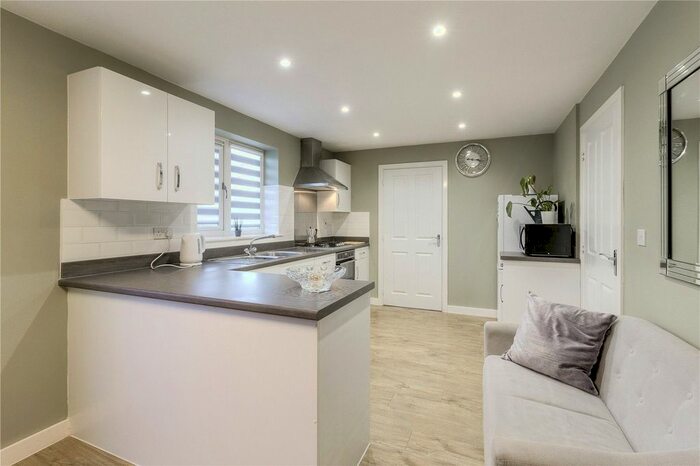 4 Bedroom Detached House To Rent In Lee Road, Northampton, Northamptonshire, NN5