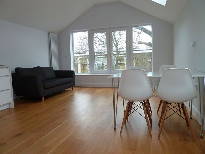 2 Bedroom Flat To Rent In Sunny Gardens Road, London, NW4