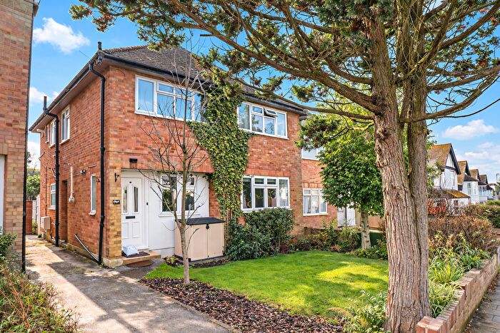 2 Bedroom Maisonette For Sale In Park Road, Brentwood, CM14