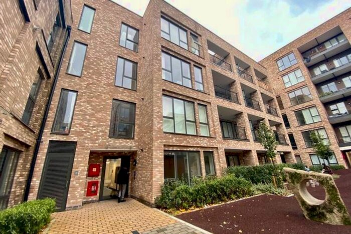 3 Bedroom Flat To Rent In Lilium House, Alameda Place, London, E3