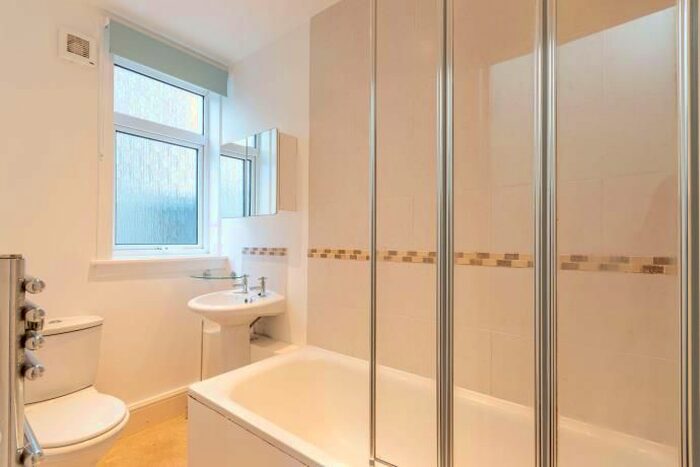 2 Bedroom Flat To Rent In Colinton Mains Road, Edinburgh, EH13