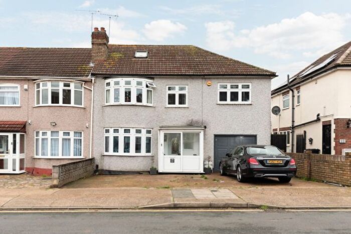 1 Bedroom Detached House To Rent In Seymer Road, Romford, RM1