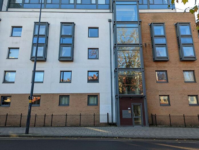 2 Bedroom Apartment To Rent In Deanery Road, BS1