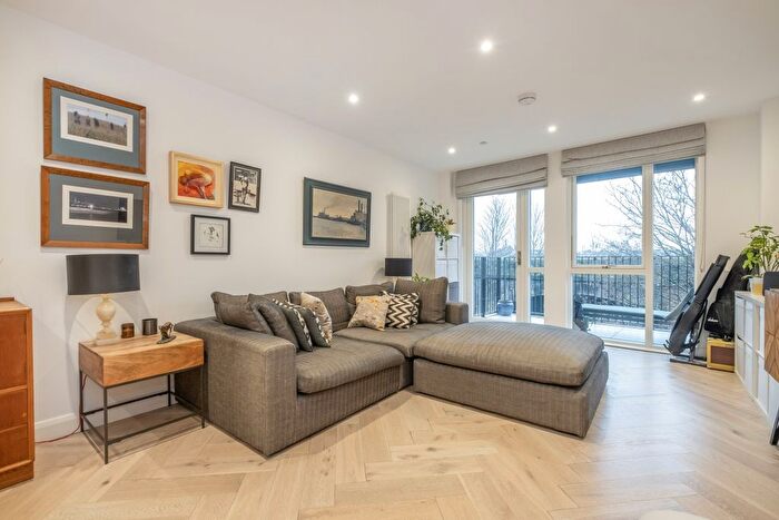 2 Bedroom Flat To Rent In Ravensbury Terrace, London, SW18
