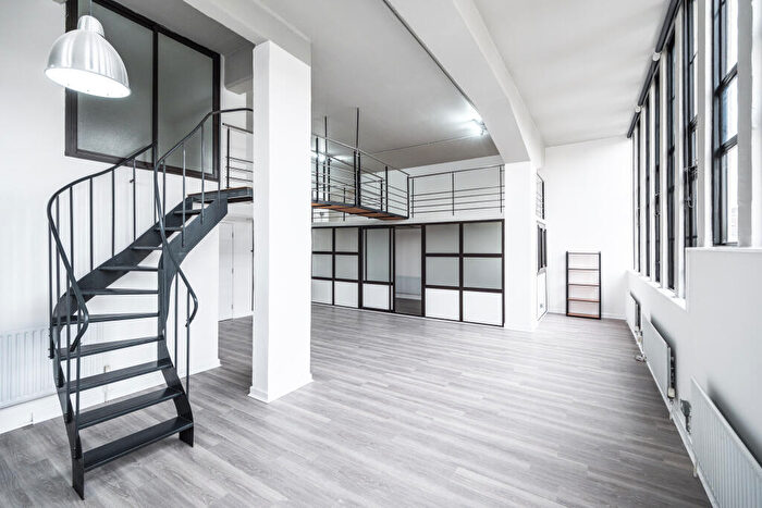 2 Bedroom Apartment To Rent In Dehavilland Studios, Clapton, E5