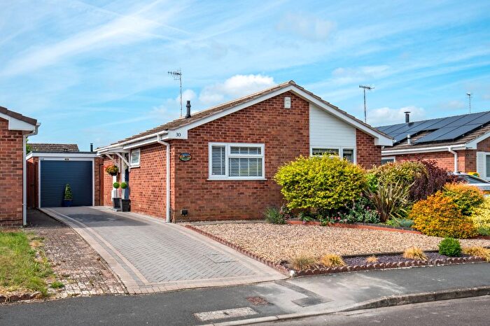 2 Bedroom Bungalow For Sale In Lingfield Road, Evesham, Worcestershire, WR11