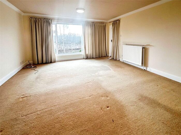 2 Bedroom Flat To Rent In Salmon Pool Lane, Exeter, Devon, EX2