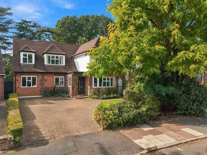 5 Bedroom Detached House To Rent In Dorset Drive, Edgware, HA8