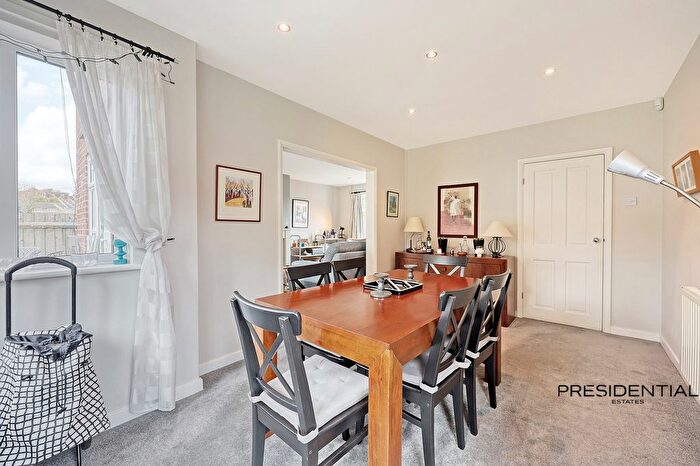 4 Bedroom Detached House For Sale In Marjorams Avenue, Loughton, IG10