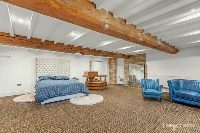 1 Bedroom Apartment For Sale In South Luffenham, LE15