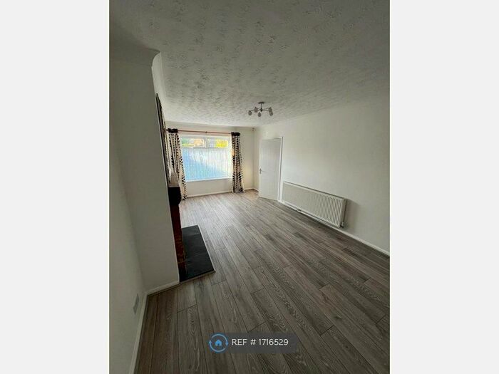 3 Bedroom Semi-Detached House To Rent In Rushford Drive, Wollaton, Nottingham, NG8