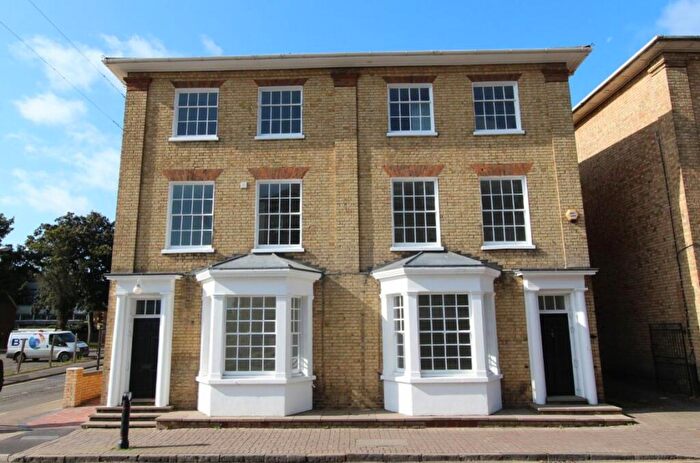 2 Bedroom Flat To Rent In Lake Street, Leighton Buzzard, LU7