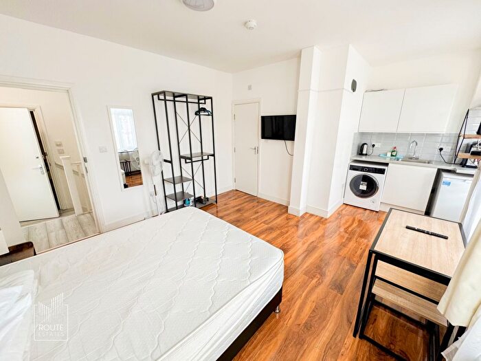 Studio To Rent In Meads Road, Wood Green, N22