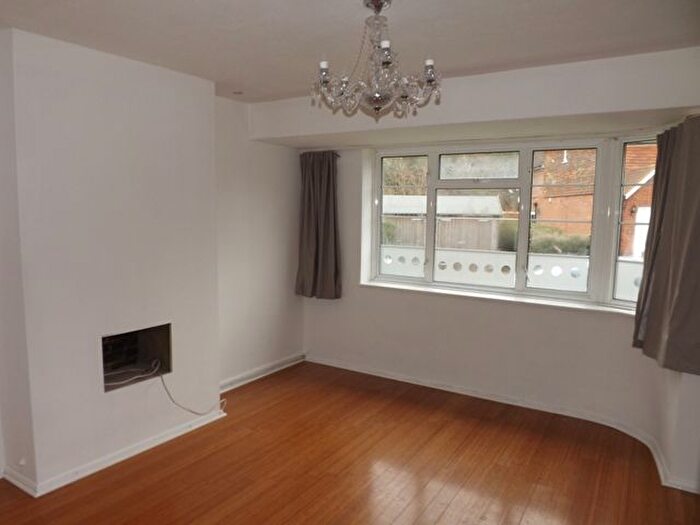 2 Bedroom Flat To Rent In Barfields, Bletchingley, RH1