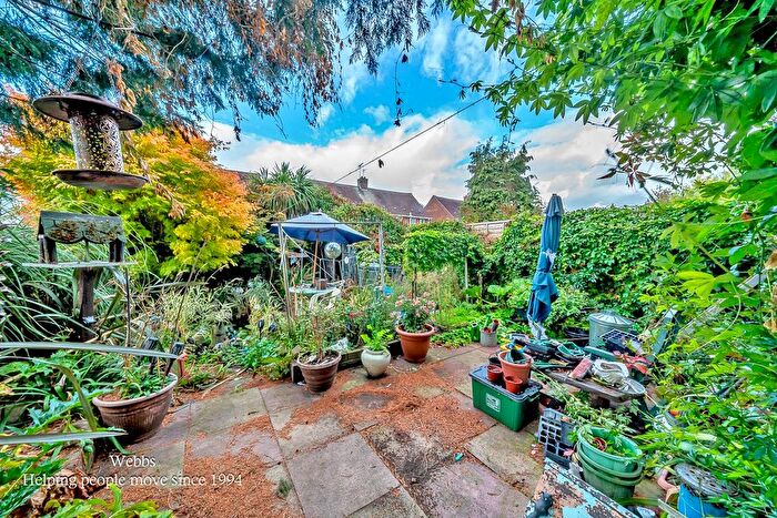 3 Bedroom Semi-Detached House For Sale In Acorn Road, Wolverhampton, WV11