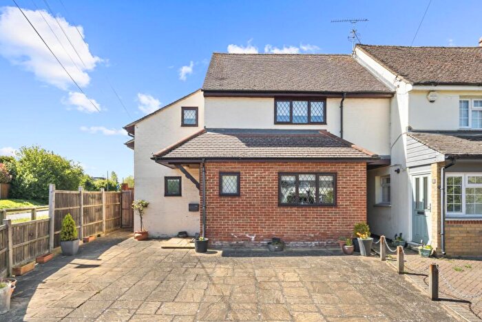 3 Bedroom Link Detached House For Sale In Wisemans Gardens, Sawbridgeworth, Hertfordshire, CM21