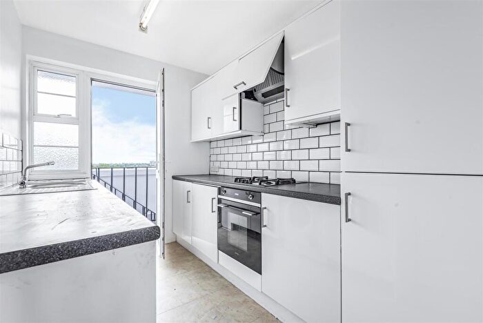 2 Bedroom Flat To Rent In Upper Richmond Road West, East Sheen, SW14