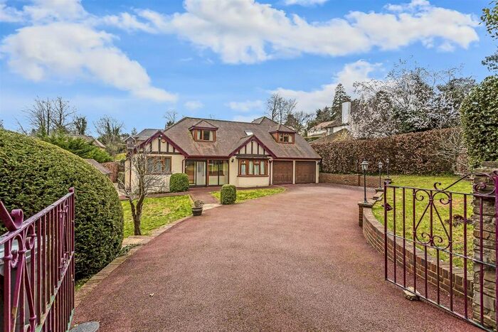 4 Bedroom Detached House To Rent In Hollymeoak Road, Coulsdon, CR5