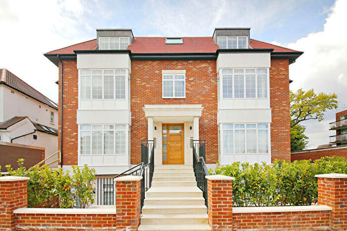 2 Bedroom Apartment To Rent In Beechcroft Avenue, Golders Green, NW11