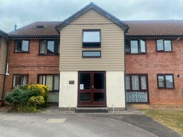 1 Bedroom Flat To Rent In Bicknell Gardens, Yeovil, BA21