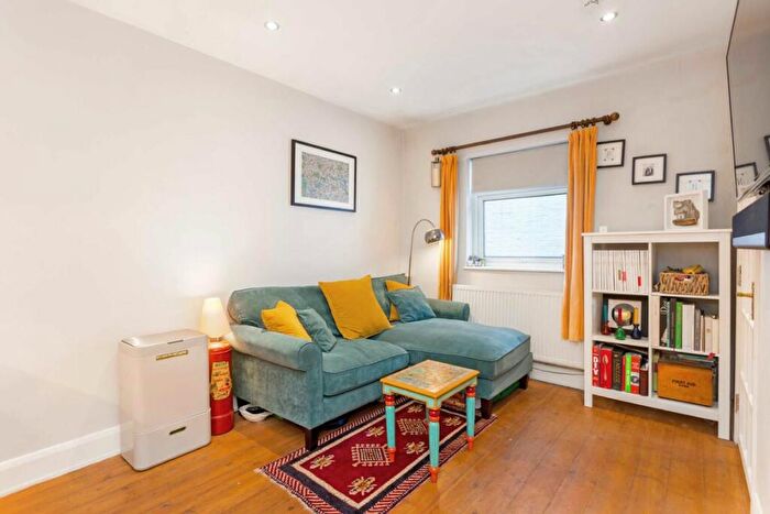 1 Bedroom Flat To Rent In Holloway Road, Islington, N7